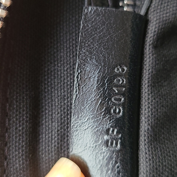 TRADED * Givenchy Crackled Patent 4G Small Pandora Black - Picture 10 of 13